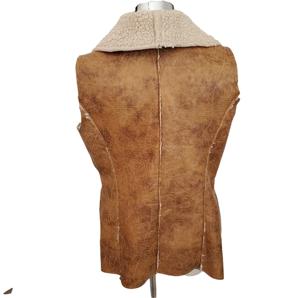 Faux Leather and Sheep Vest - Picture 2 of 4